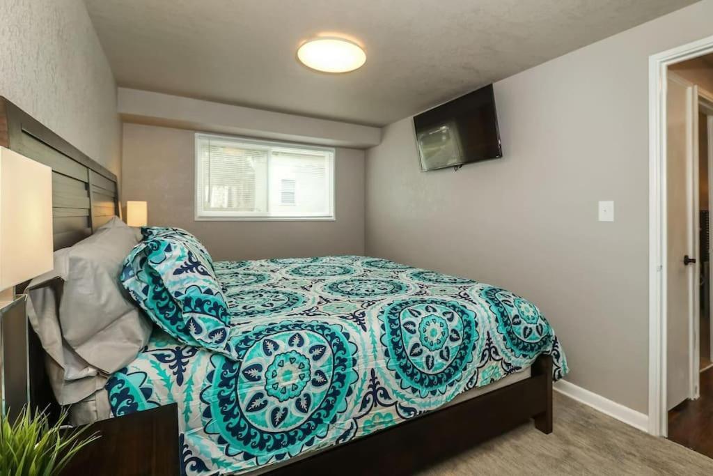 Holly Second Floor 2 King Beds Villa Kansas City Exterior photo