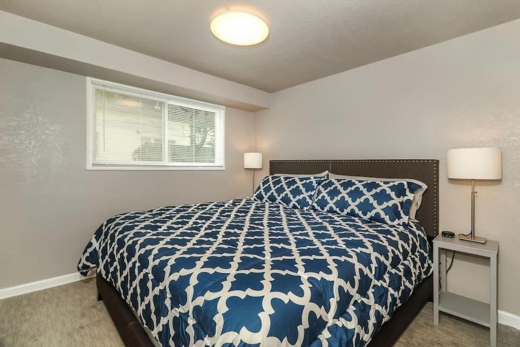 Holly Second Floor 2 King Beds Villa Kansas City Exterior photo